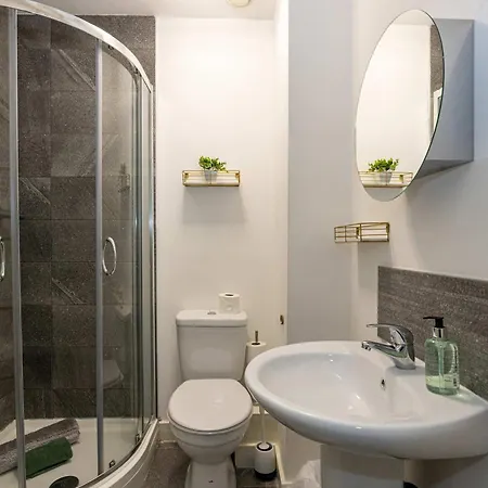 Spacious 2br - Access To Media And Old Trafford With Free Parking Apartman *