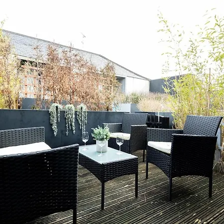 Apartment Stylish & Modern 3br - Garden, Parking & Ps5 Manchester