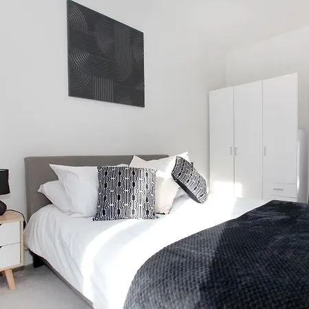 The Mount - Spacious - Local Attractions- Parking *