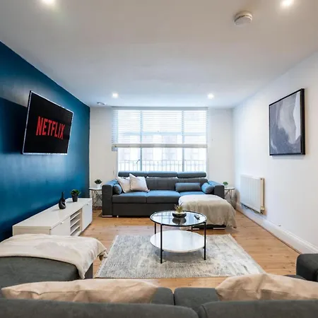 Stylish Modern In The Heart Of The Daire