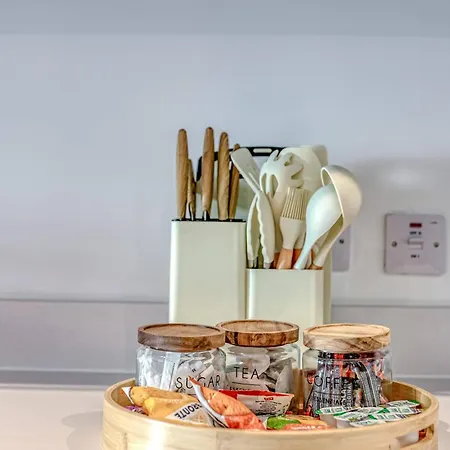 1-br Flat In Eccles - 1 Minute Walk To Train & Tram Station - Sleeps 3 Apartamento *