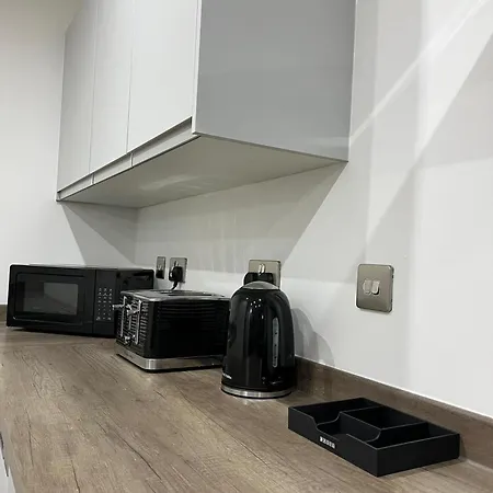 Balcony View Deluxe 2 Bed Ao Arena & Victoria Stn Apartament *