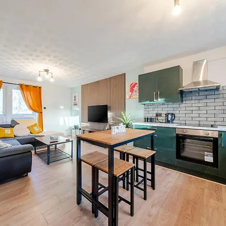 Stylish Urban Escape With Free Parking In *