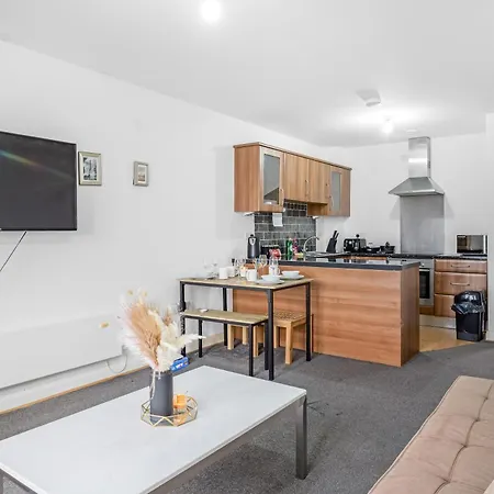 Center Base Spacious With Secure Parking *