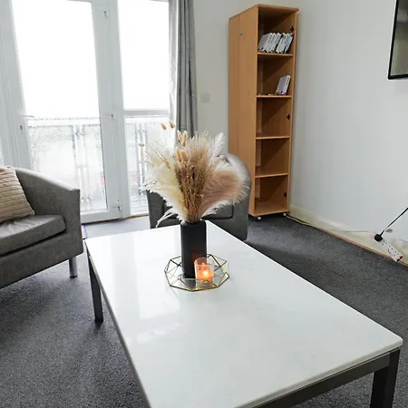 Appartement Center Base Spacious With Secure Parking *