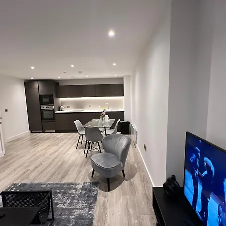 Lux Deansgate Multi Story Apartment *