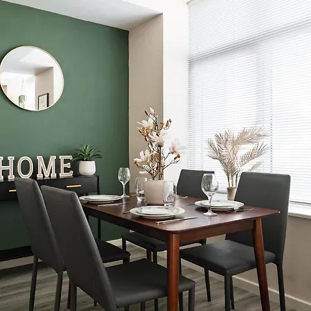 The Haven - 2 Bed Cozy - Sleeps 6 - Private Parking Apartment