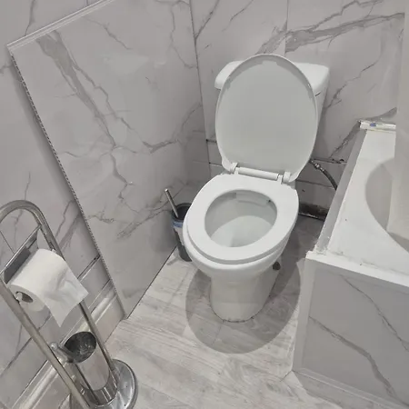 Moston Two Bedroom Greater Διαμέρισμα *