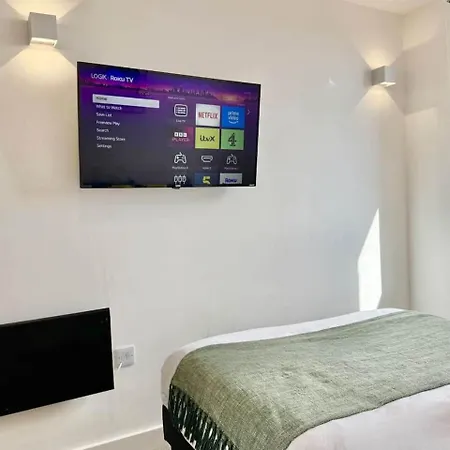 3 Bedroom Penthouse Roof Garden Parking Canal * Manchester