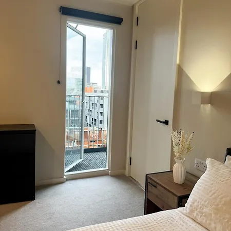 Apartamento 2bed With Balcony & Views Centre *