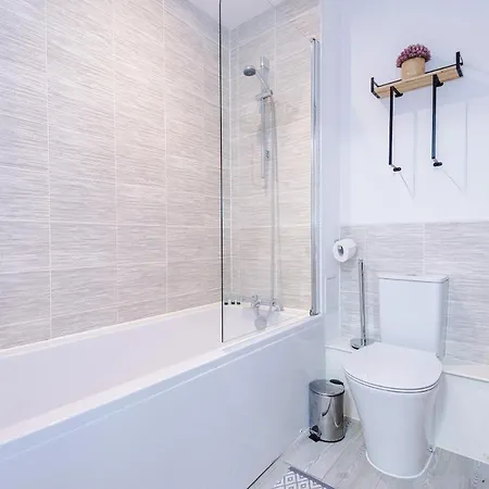 Central, 2 Bedroom, Penthouse Duplex