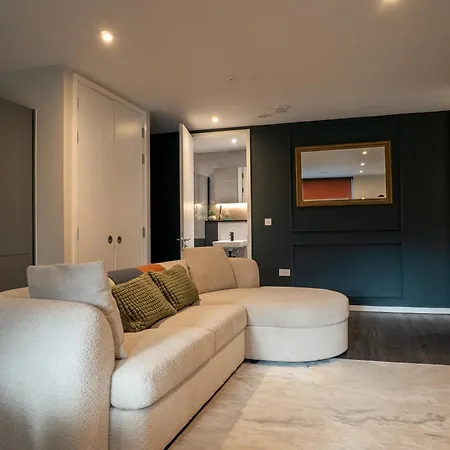 Equinox 5 Mins From Victoria Station * Mánchester