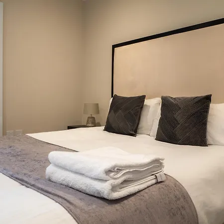 Equinox 5 Mins From Victoria Station