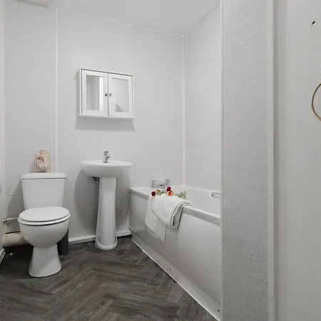 4 Mins From Stadium - Sleeps 7 - Near - Driveway Parking Apartamento Mánchester