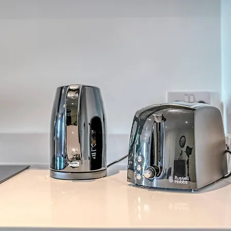 1-br Flat In Eccles - 1 Minute Walk To Train & Tram Station - Sleeps 3 Apartamento *