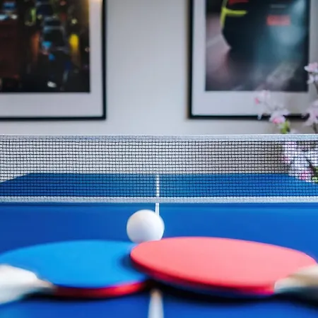 Stylish Home, Sleeps 7, Pool Table, Free Parking, Free Wi-fi, Full Kitchen, Perfect For Groups 公寓 *