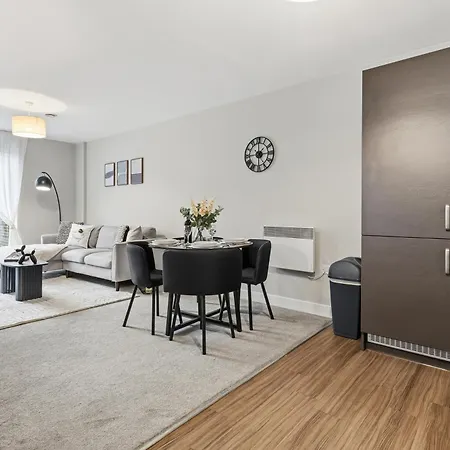 Lux 2bd, Free Parking & Wifi, Near Mcr Center And Media *