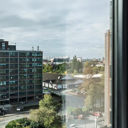 2 Bedroom - Old Trafford - Balcony - Free Parking