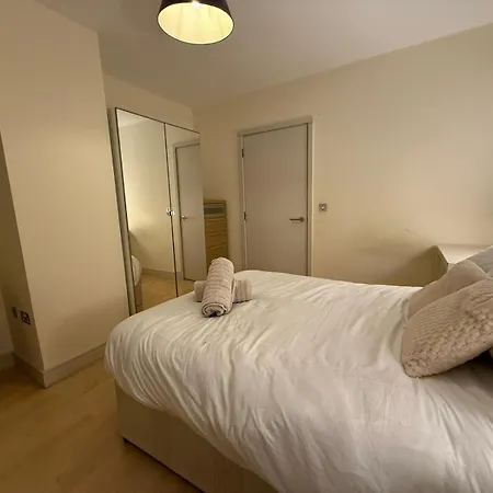Premium 2 Bedroom In With Parking Manchester