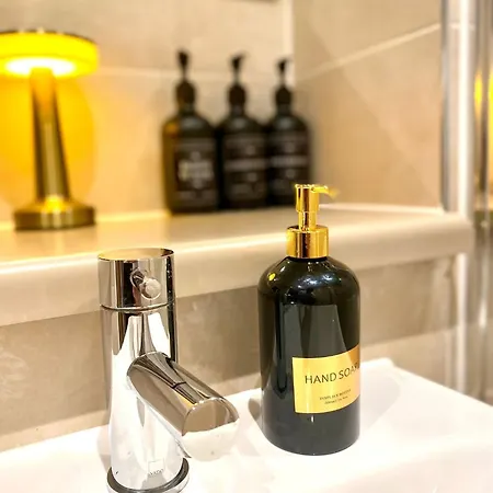 Lux High-rise Two Bed-balcony With Waterside View דירה מנצ'סטר