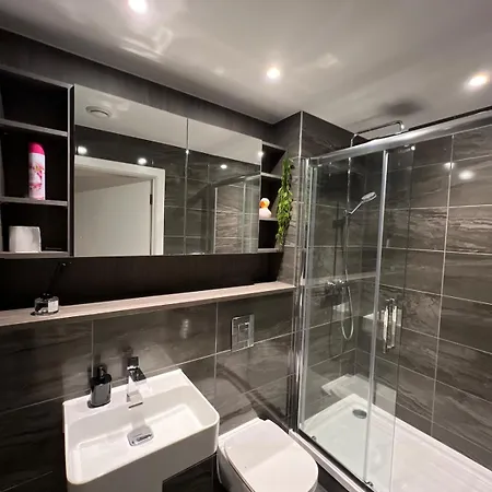 Lux Deansgate Multi Story Apartment *