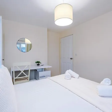 3-Bed Gem By Parydise Properties - Spacious & Elegant Near City Centre & Etihad- Perfect For Business Or Leisure * Manchester