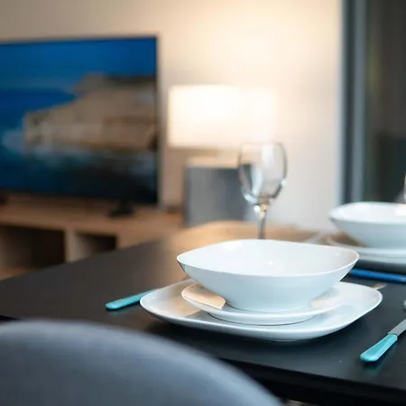 Bright 1 Bed In W Balcony Daire