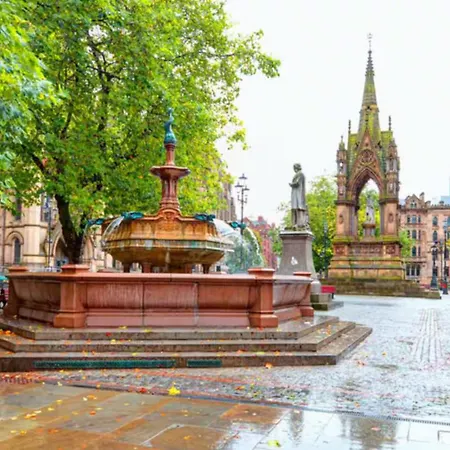 Six Bedroom Group Near Mediacityuk With Garden And Lockbox Check In Appartamento Manchester