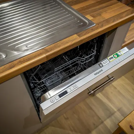 King Bed Flat In The Heart Of The - Pass The Keys