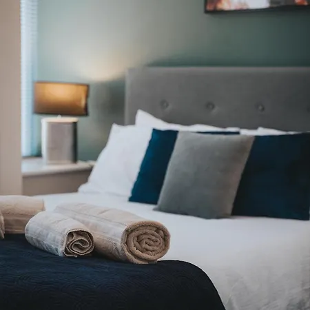 The Haven - 2 Bed Cozy - Sleeps 6 - Private Parking Apartment