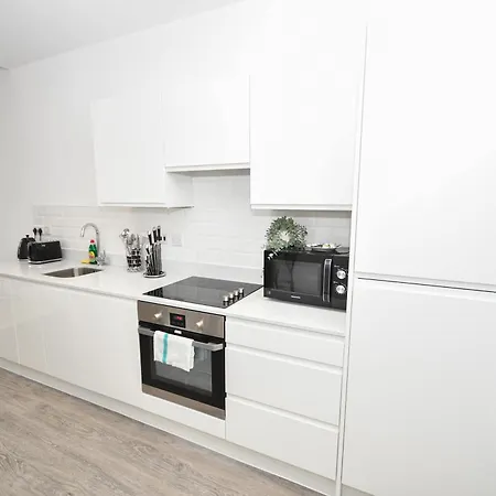 Spacious & Bright 1bed Nr Etihad Stadium Appartement *