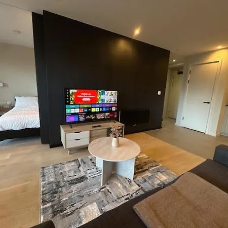 2bed With Balcony & Views Centre