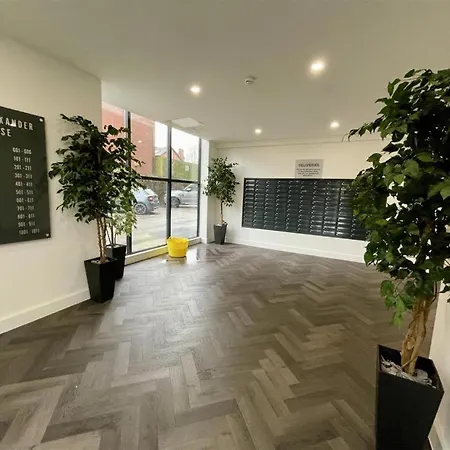 Modern 2-bed, 2-bath Near Old Trafford, Free Parking, Ideal For Contractors And Long Apartamento Mánchester