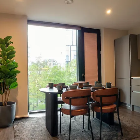 Equinox 5 Mins From Victoria Station Apartment *