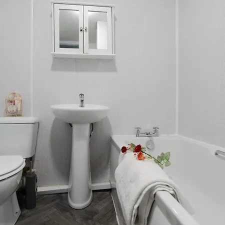 Lägenhet 4 Mins From Stadium - Sleeps 7 - Near - Driveway Parking Manchester