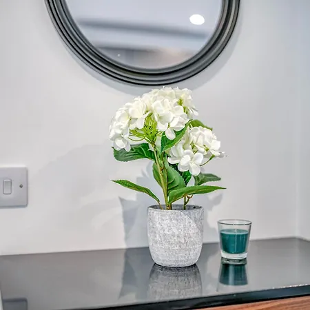 1-br Flat In Eccles - 1 Minute Walk To Train & Tram Station - Sleeps 3 Apartamento *