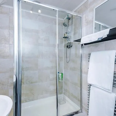 Stylish Home, Sleeps 7, Pool Table, Free Parking, Free Wi-fi, Full Kitchen, Perfect For Groups Appartamento Manchester
