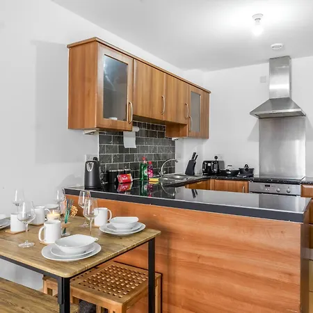 Center Base Spacious With Secure Parking *