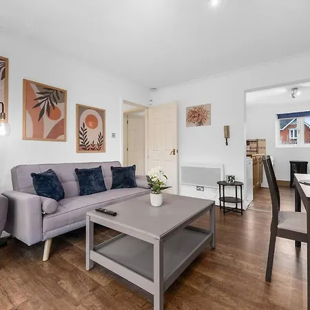 Modern 2 Bed Apartment, Salford Quays, Parking *