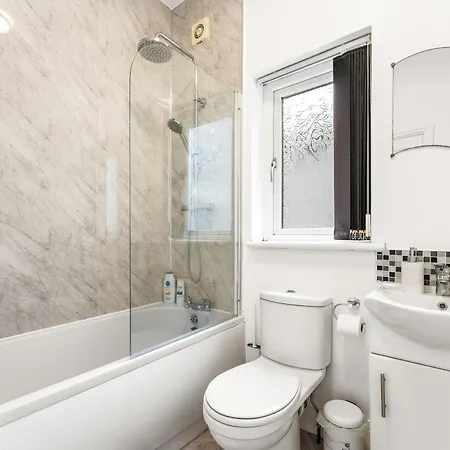 Comfortable 4 Bed - Free Parking & Fast Wifi Apartamento Denton (Tameside)