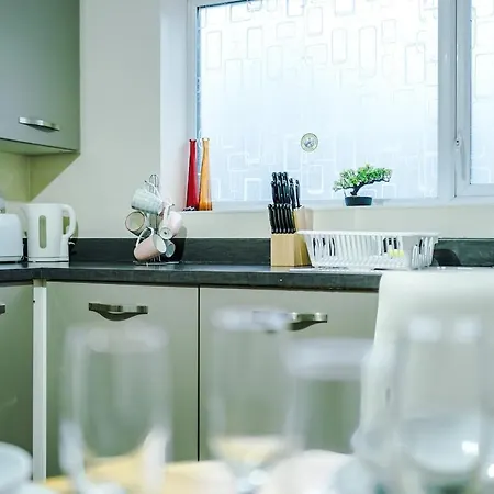 Stylish Lawnswood - Premium 3br For Business Or Work Near Etihad & Centre - Hosted By Parydise Apartment *