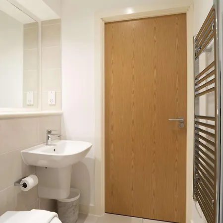 Bright 1 Bed In W Balcony Manchester