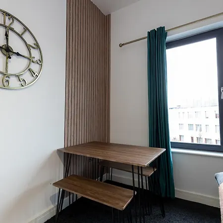 Spacious 2br - Access To Media And Old Trafford With Free Parking
