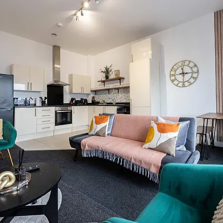 Spacious 2 Bed Near Media And Old Trafford Apartament