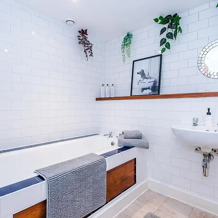 Modern 2br Flat For 4 Full Kitchen *