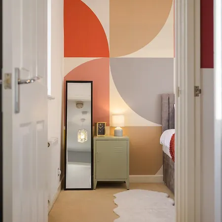 Stylish 3br - Sleeps 7 - 15 Min To Centre, Parking Garden & Fast Wi-fi マンチェスター