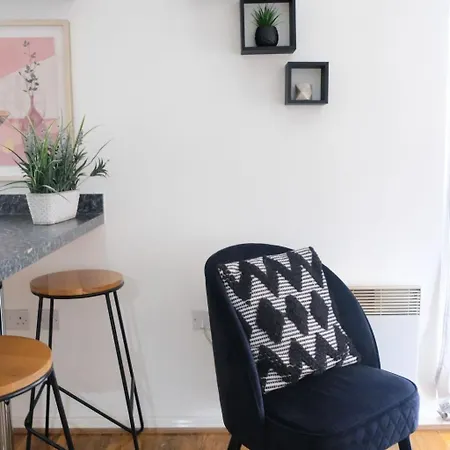 1-schlafzimmer-wohnung- 3 Gaeste Mit Parkplatz Und Wi-fi By Interhome Manchester