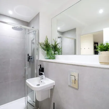 Juniper At The Heim * Manchester