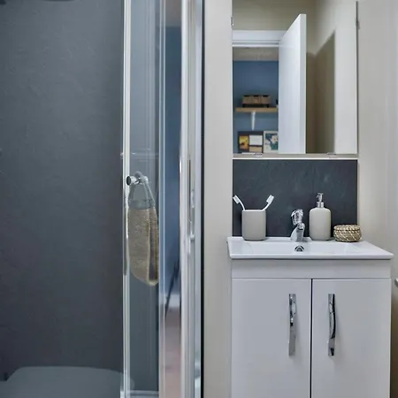 For Students Only - Ladybarn House In Manchester