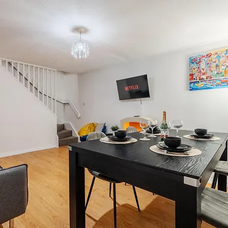 4 Mins From Stadium - Sleeps 7 - Near - Driveway Parking Apartamento Mánchester